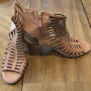 Nine West Chestnut Gladiator Zip Heels Size 12.
